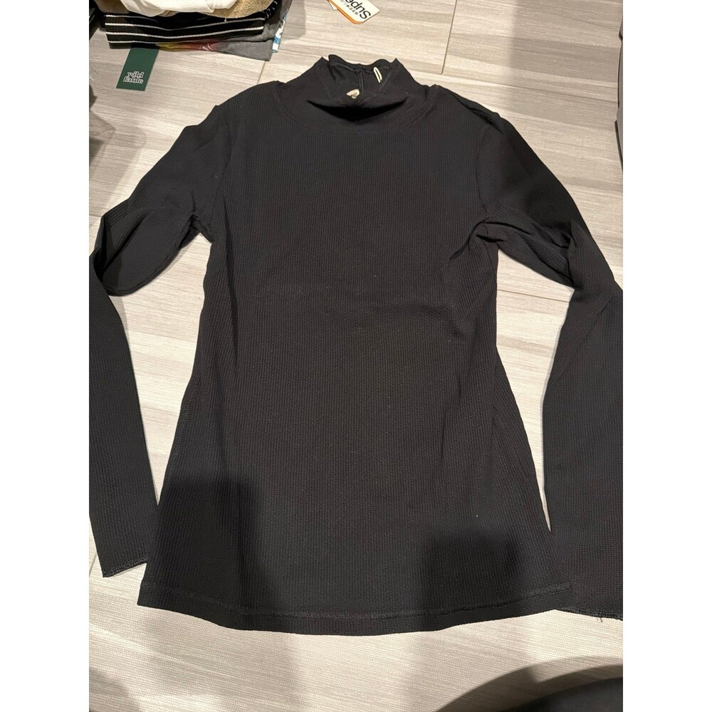 Brand new universal thread, mock neck top